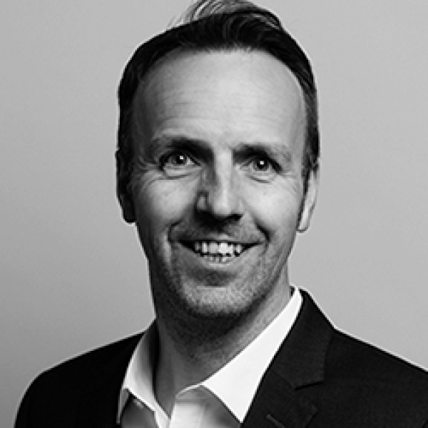 sascha-tebruegge-17150807610oss2.png